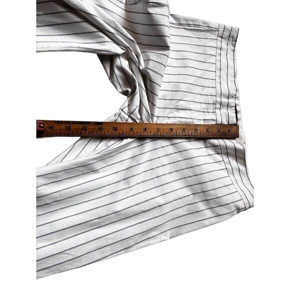 BcBG white pinstriped pants size 4 - Picture 5 of 11